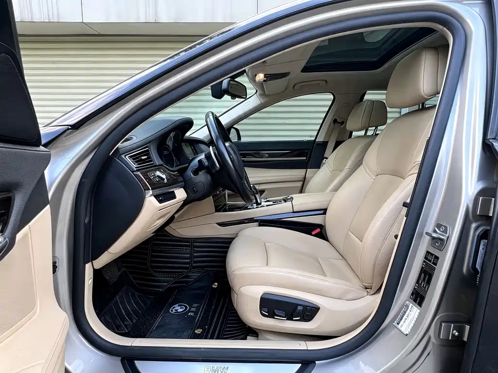 BMW 7 Series — миниатюра 4