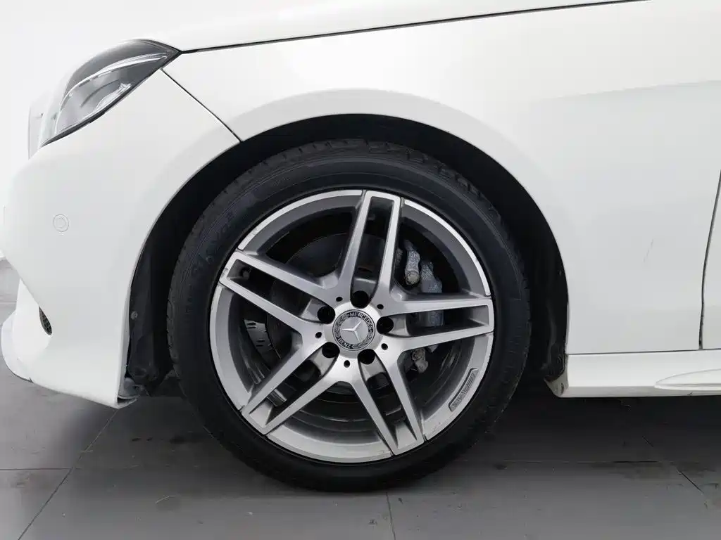 Mercedes-Benz E-Class — миниатюра 17