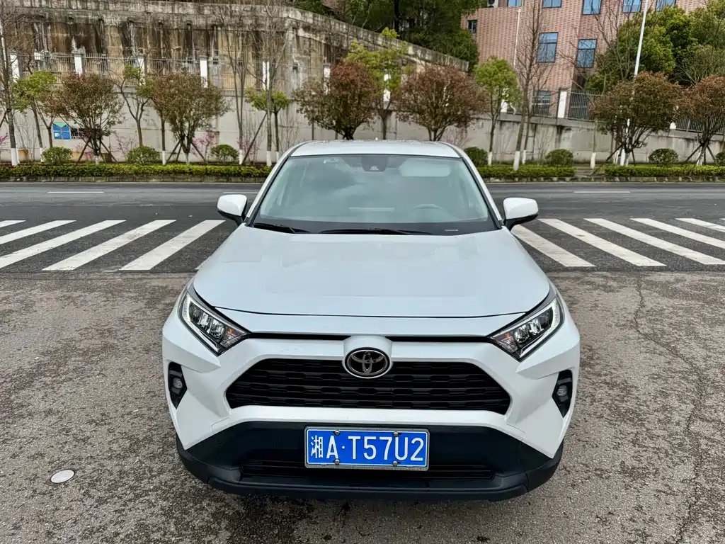 Toyota RAV4 — миниатюра 2