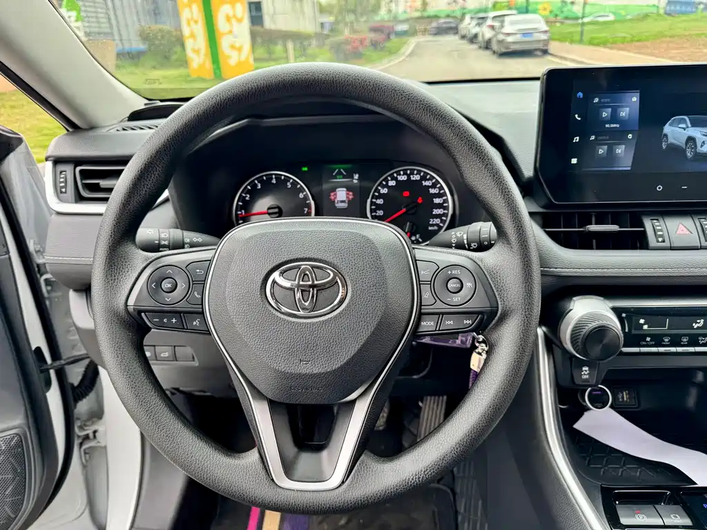 Toyota RAV4 — миниатюра 11