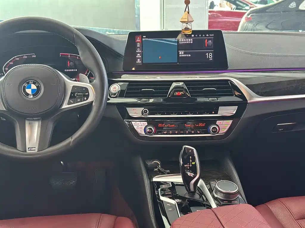 BMW 5 Series — миниатюра 12