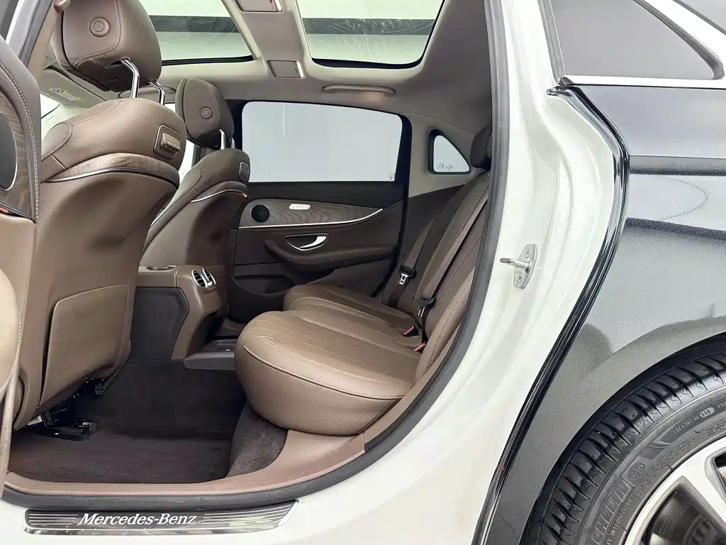 Mercedes-Benz E-Class — миниатюра 7