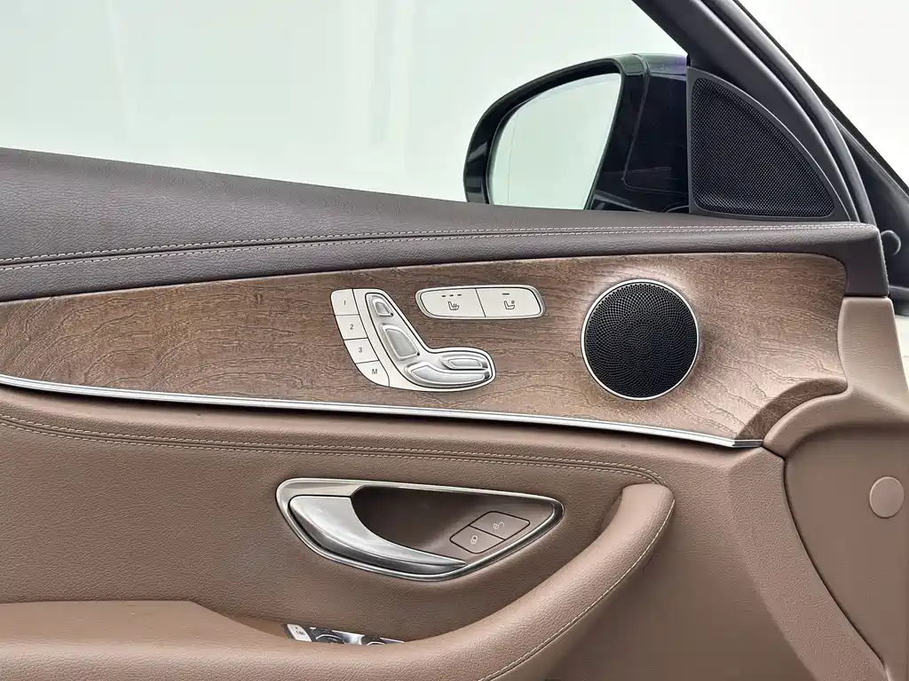 Mercedes-Benz E-Class — миниатюра 14