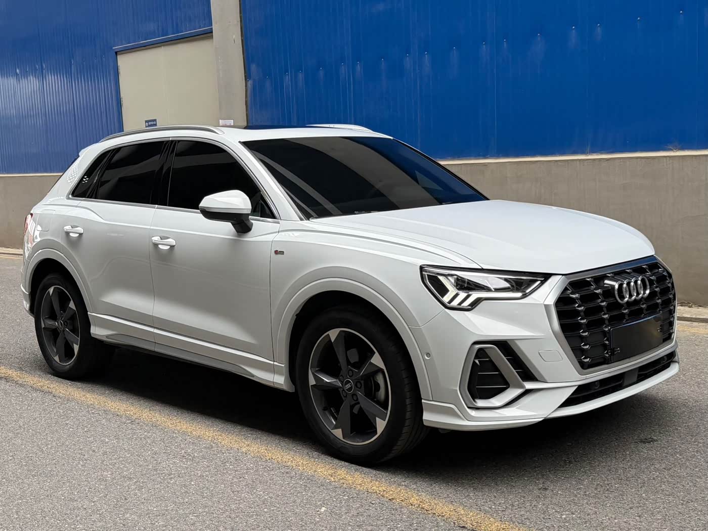 Audi Q3 1.4 л 2023 г. Белый, пробег 49000 км