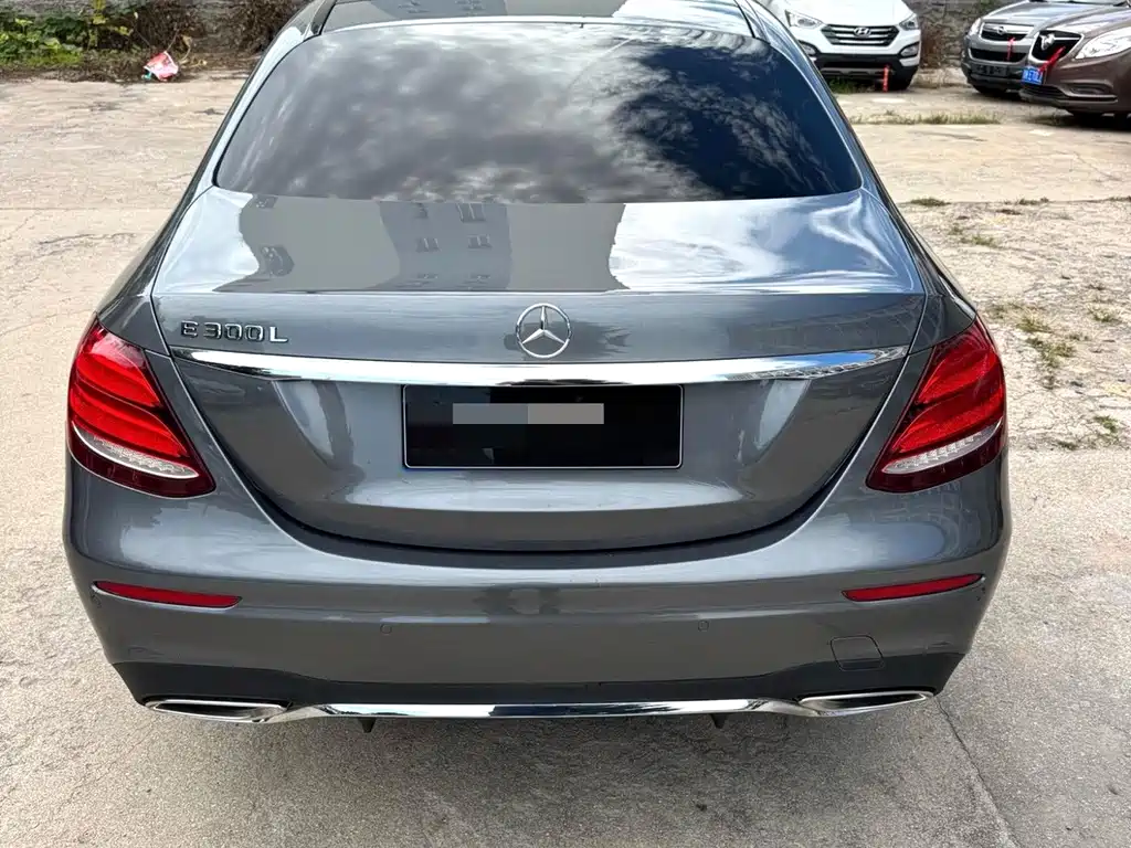 Mercedes-Benz E-Class — миниатюра 6