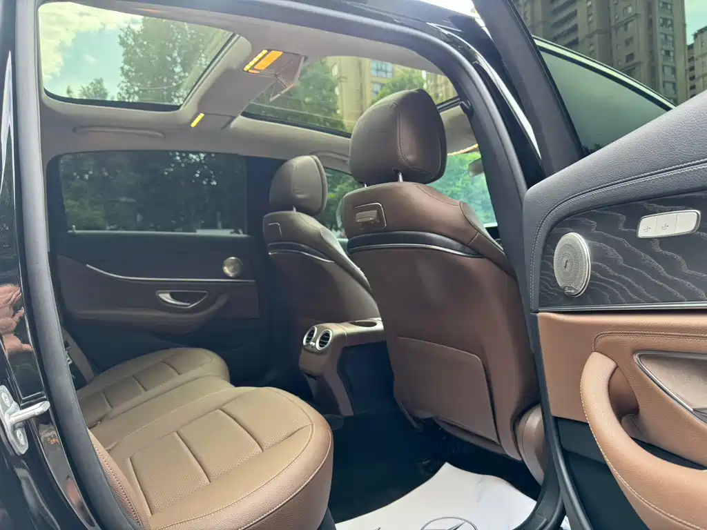 Mercedes-Benz E-Class — миниатюра 12