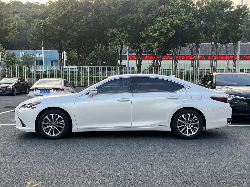 Lexus ES — миниатюра 3