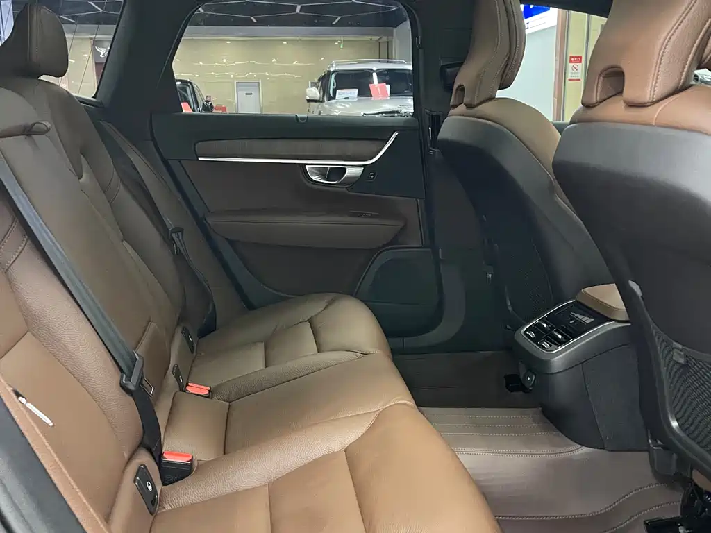 Volvo V90 2024 Cross Country B5 AWD