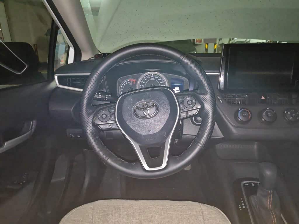 Toyota Corolla 1.2 л 2021 г. Белый, пробег 29000 км