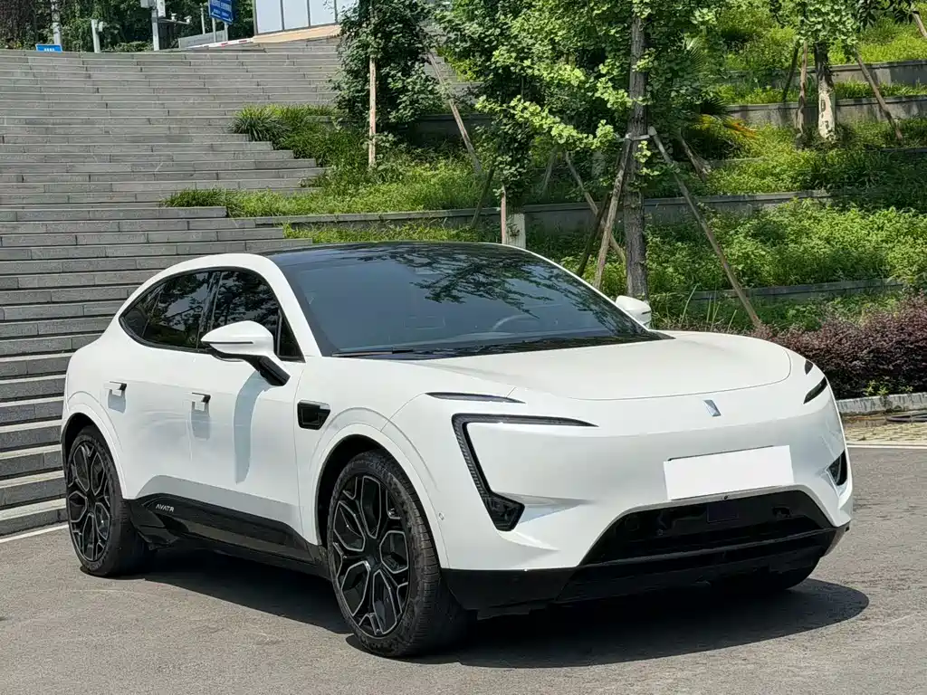 Avatr 11 2023 5 мест