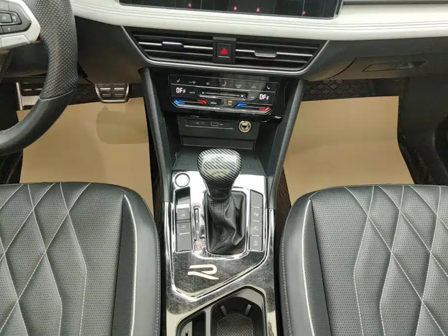 Volkswagen Tiguan L — миниатюра 16