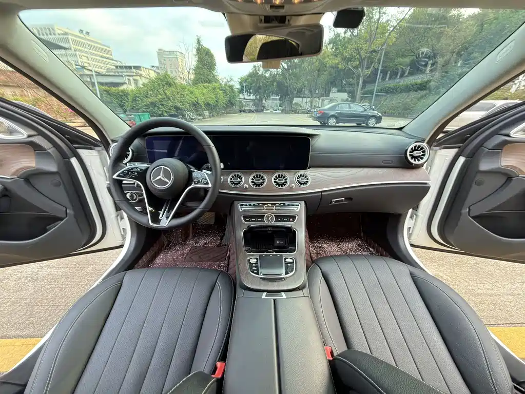 Mercedes-Benz E-Class — миниатюра 5