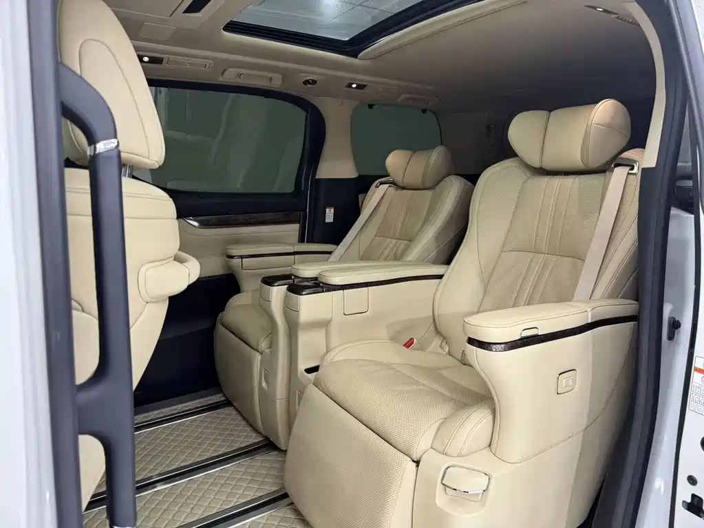 Toyota Vellfire 2020 2.5L HV Luxury