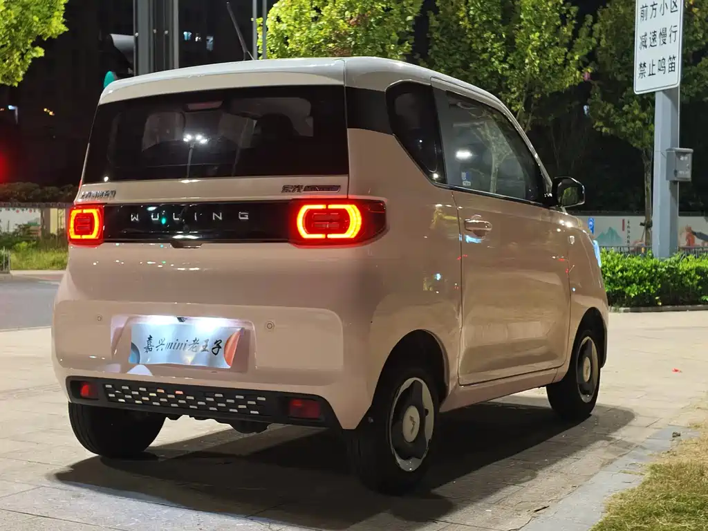 Wuling MINIEV — миниатюра 6