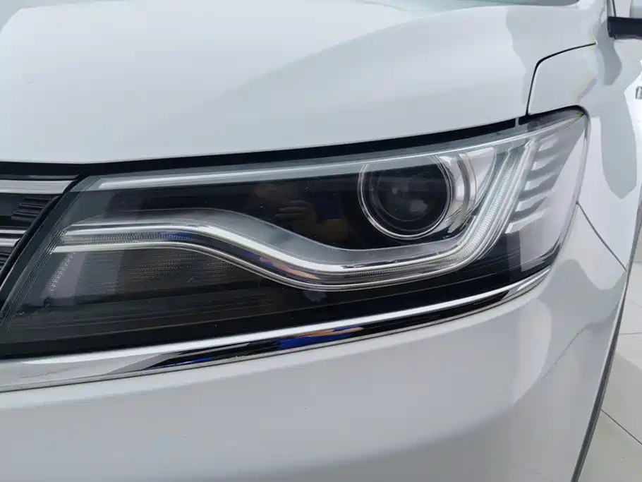 Roewe RX5 — миниатюра 5