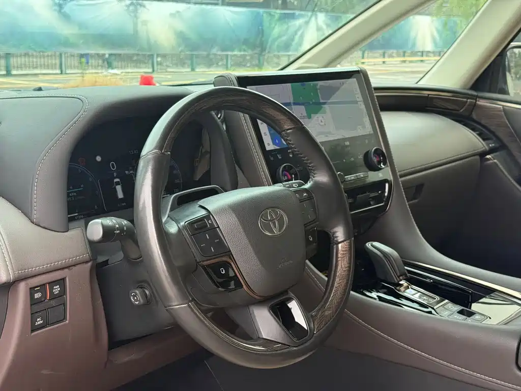 Toyota Alphard 2024 2.5L Luxury