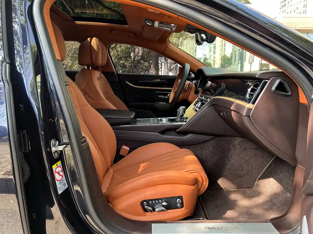 Bentley Flying Spur PHEV — миниатюра 10