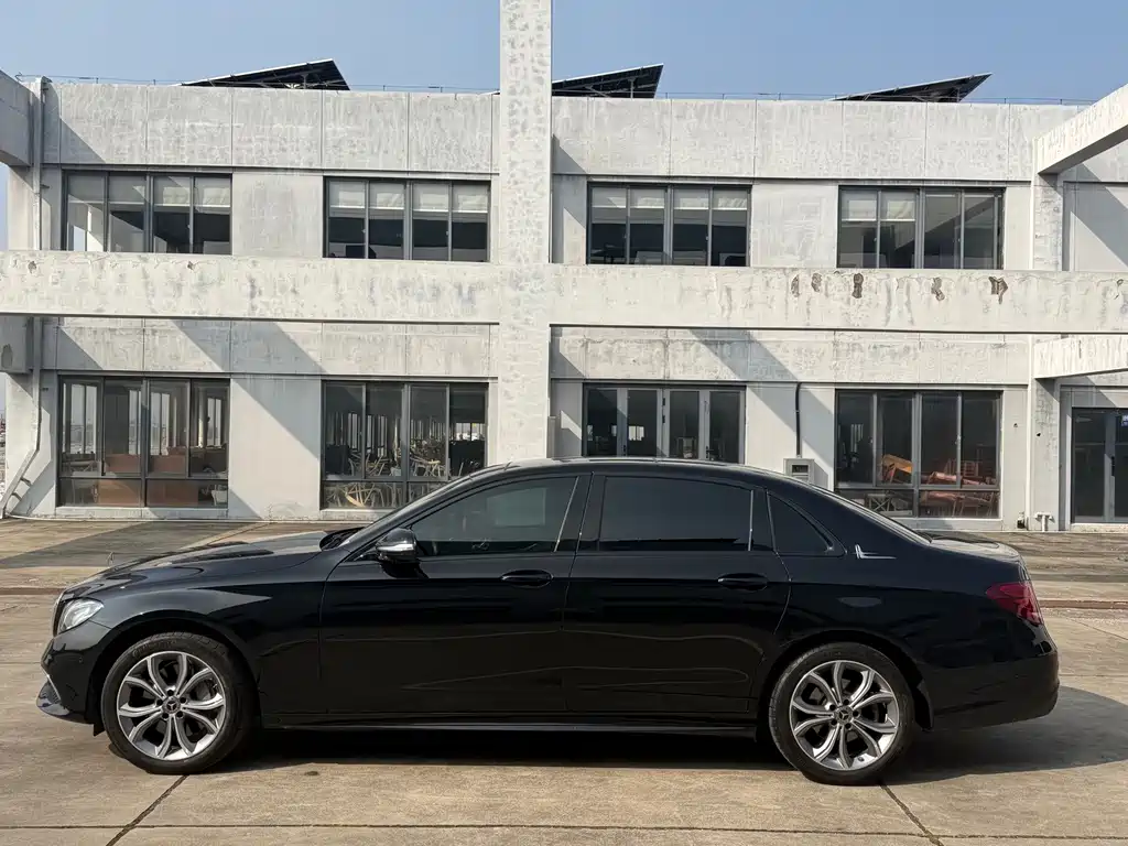 Mercedes-Benz E-Class — миниатюра 8