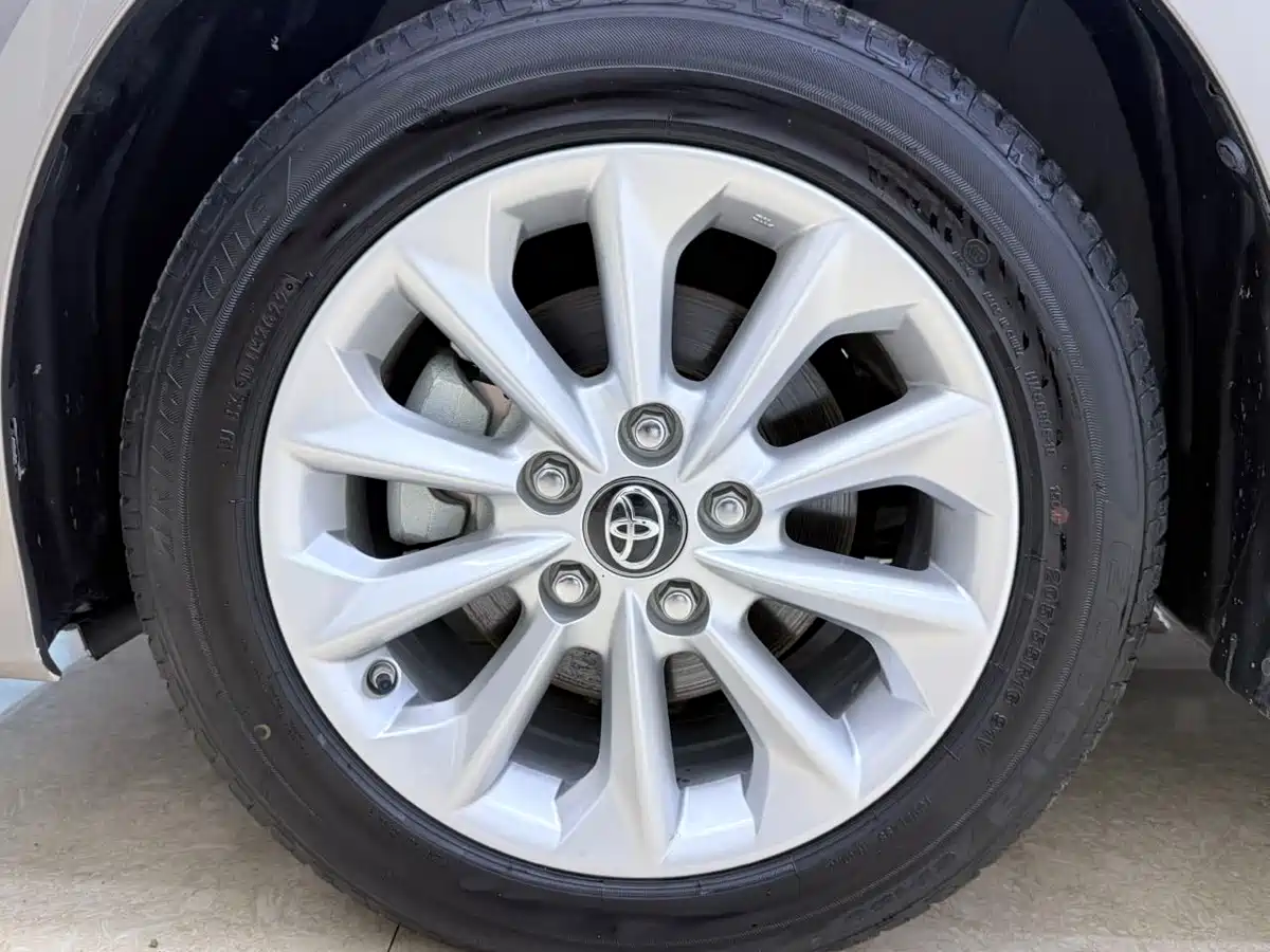 Toyota Corolla id 4589493 из Китая 19