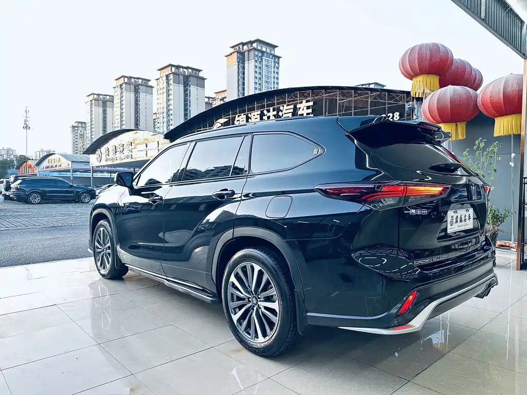 Toyota Crown Kluger — миниатюра 7