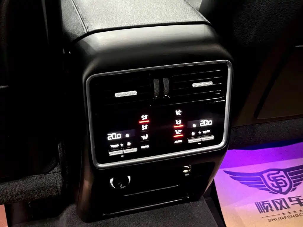 Porsche Cayenne — миниатюра 10