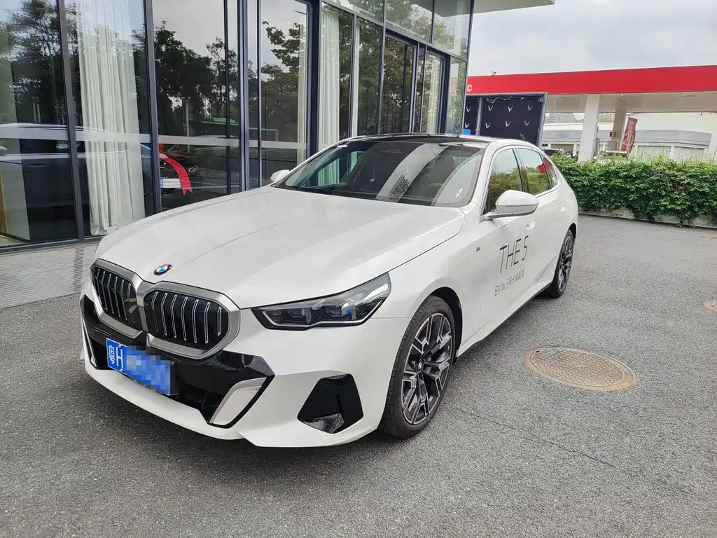 BMW 5 Series 2025