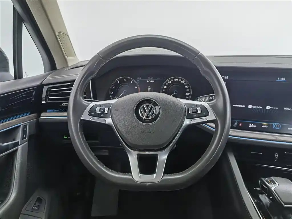 VOLKSWAGEN TOUAREG