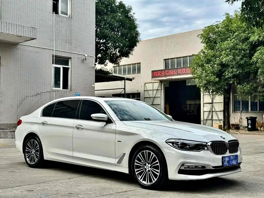 BMW 5 Series — миниатюра 3