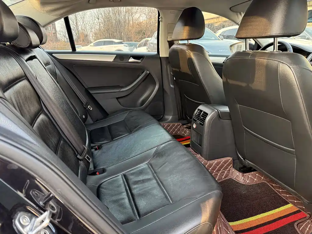 Volkswagen Sagitar 2014 1.6L AT Comfort