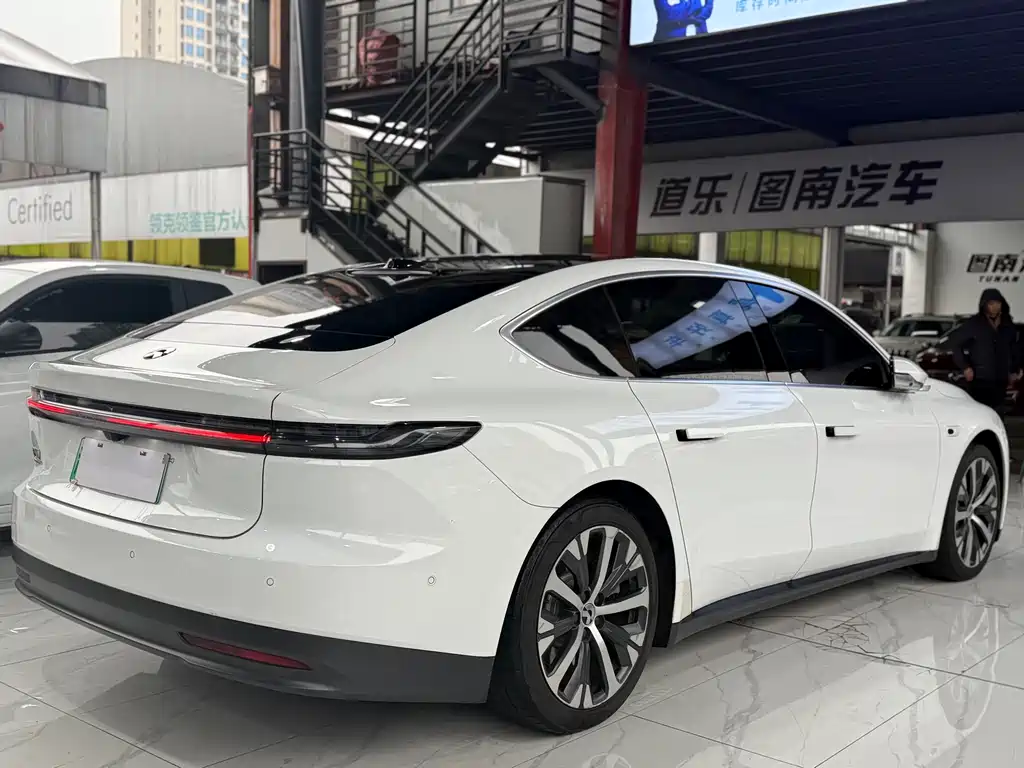 NIO NIO ET7