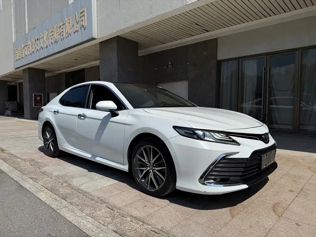Toyota Camry — миниатюра 3