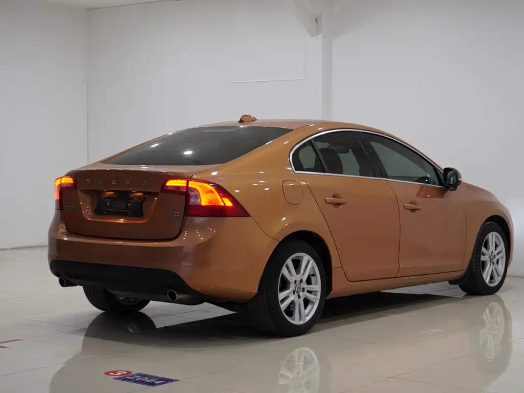 Volvo S60 (Import) — миниатюра 6