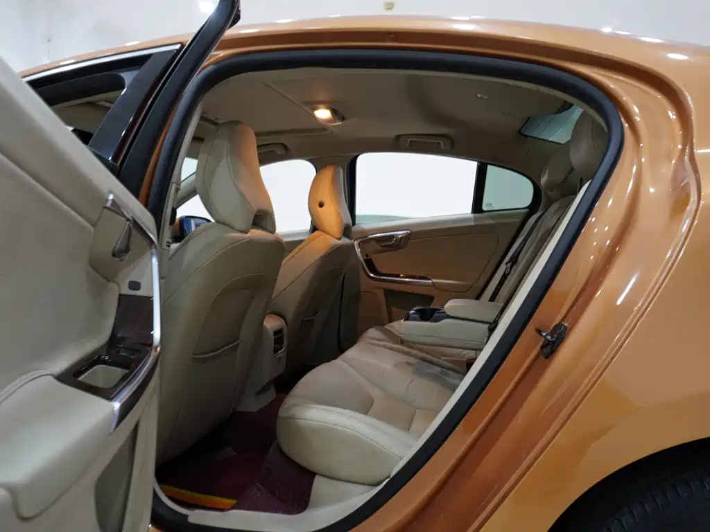 Volvo S60 (Import) — миниатюра 8