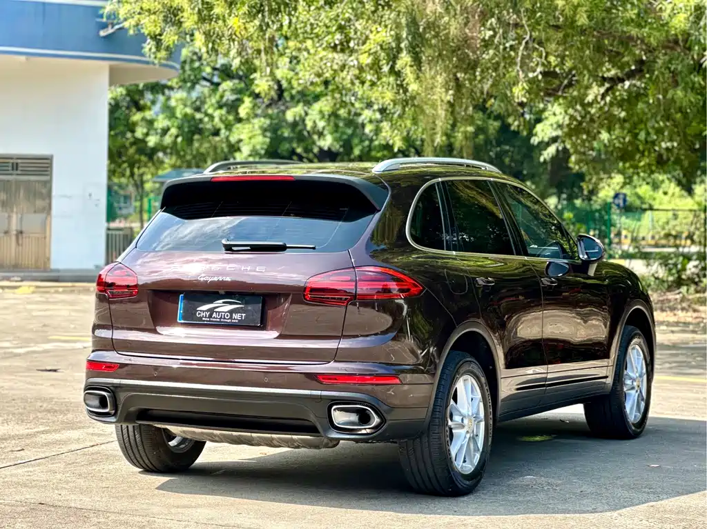 Porsche Cayenne — миниатюра 5