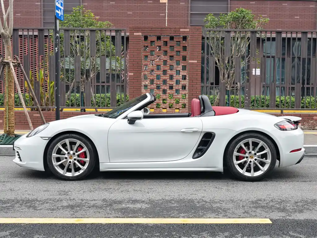 PORSCHE 718