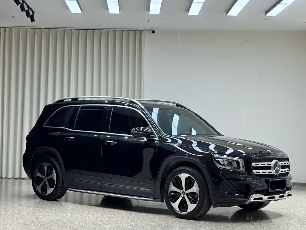 MERCEDES-BENZ GLB