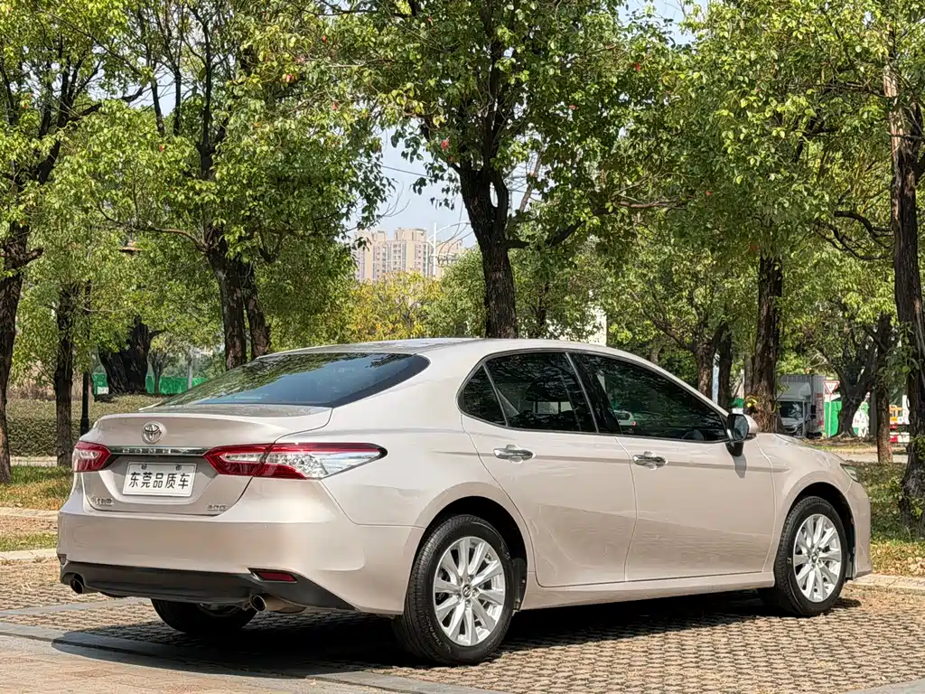 Toyota Camry — миниатюра 8