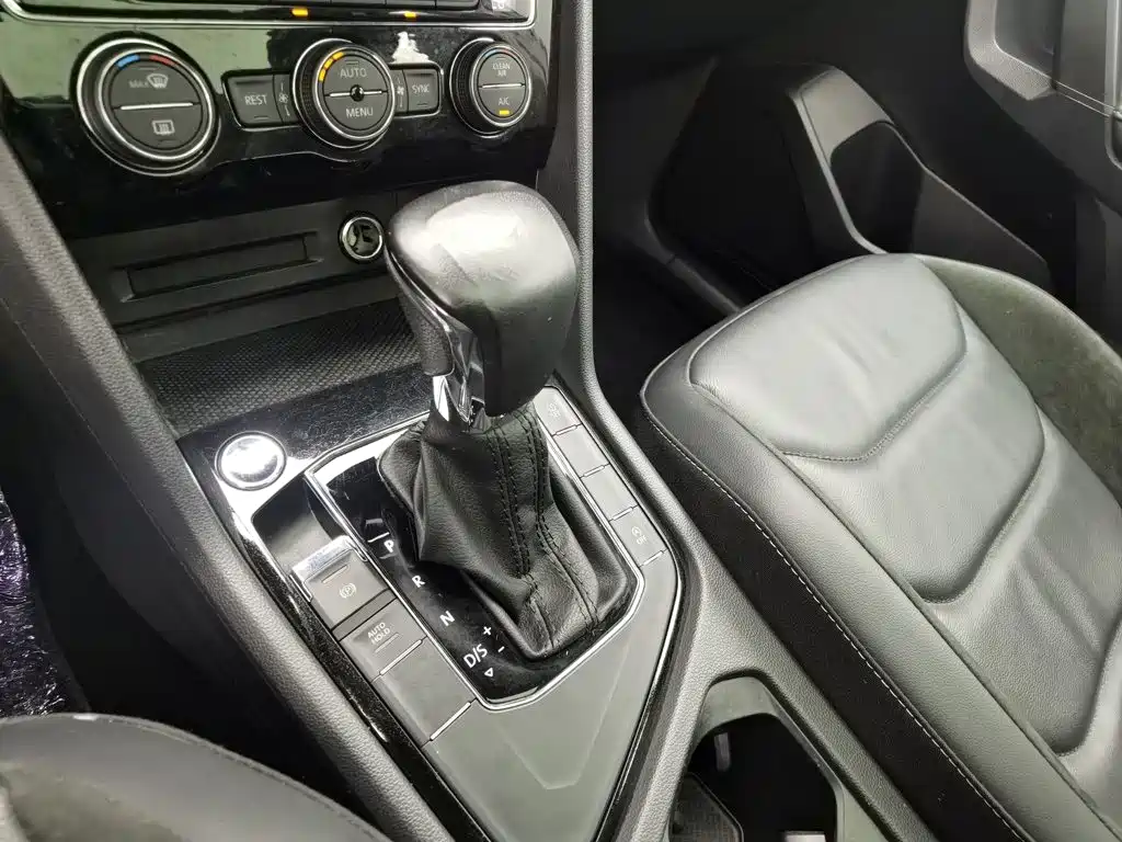Volkswagen Tiguan L — миниатюра 13