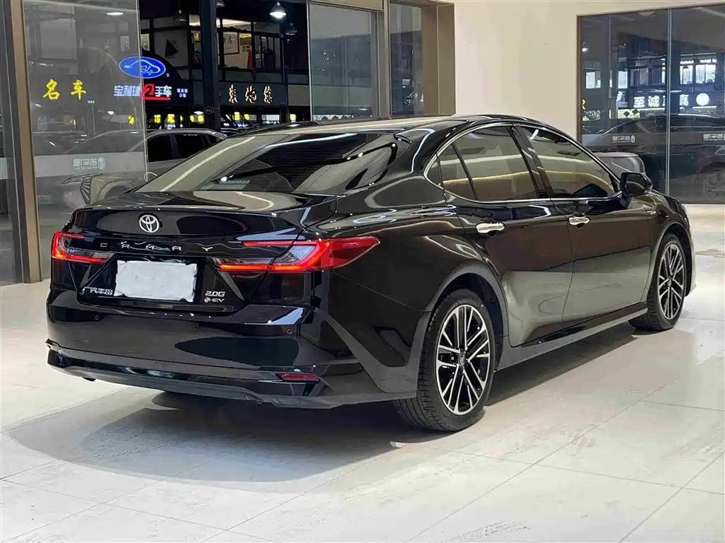 Toyota Camry — миниатюра 5