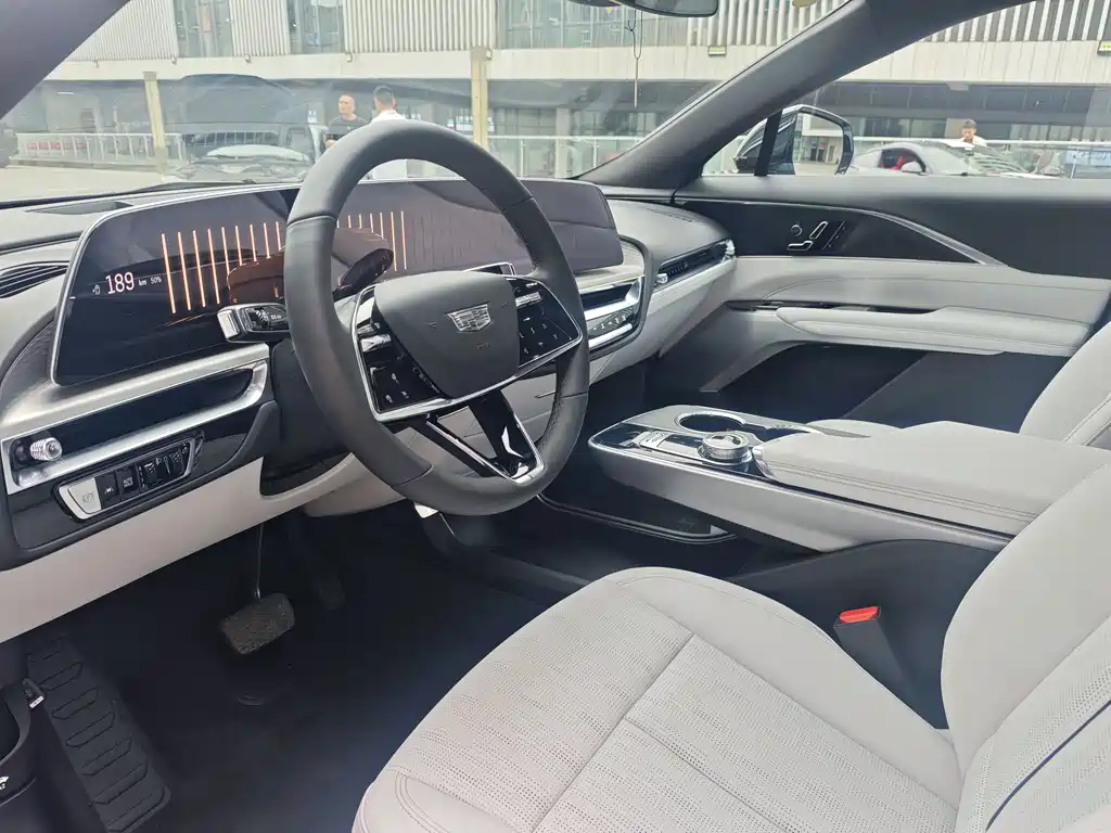 Cadillac IQ 2024 Luxury
