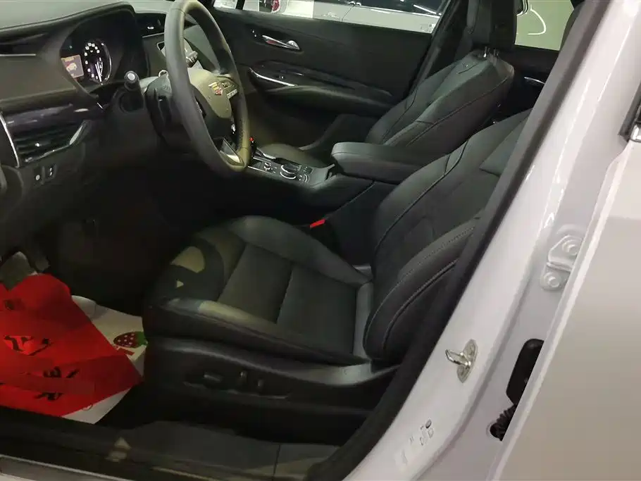 Cadillac XT4 2023 28T