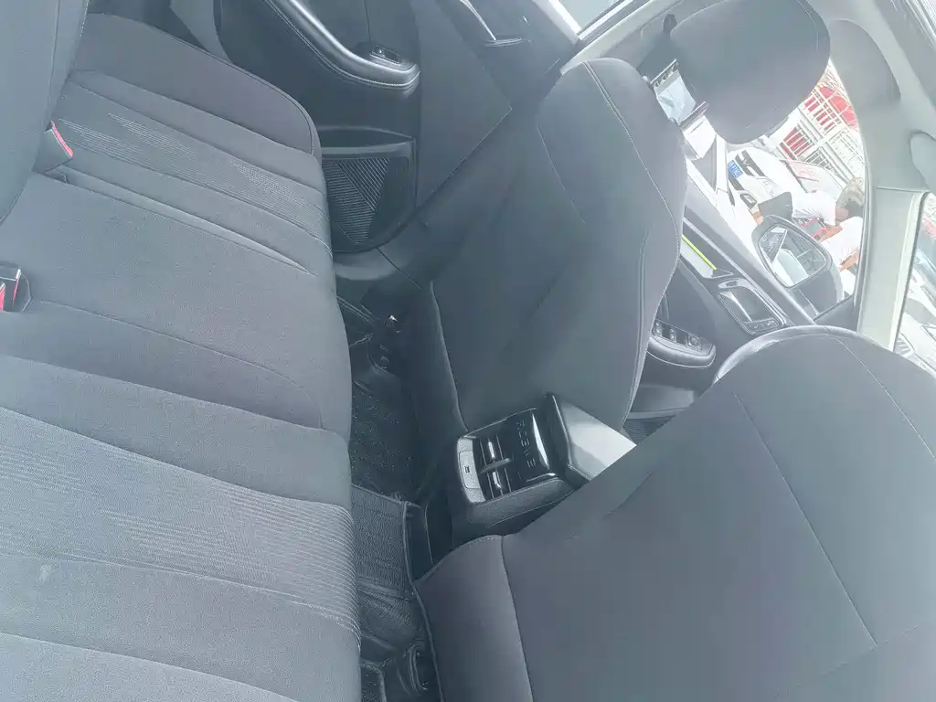 Roewe i5 1.5L CVT Platinum Edition, фото 9