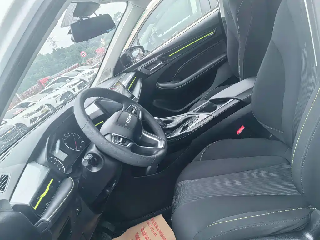 Roewe i5 1.5L CVT Platinum Edition, фото 7