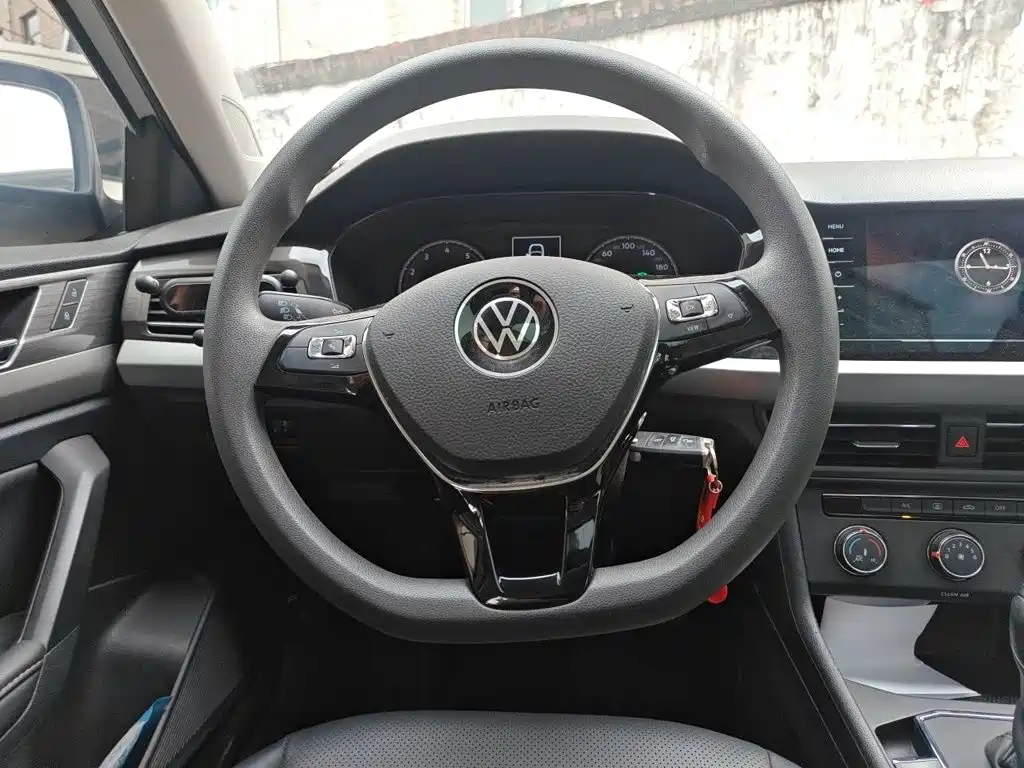 Volkswagen Lavida — миниатюра 3