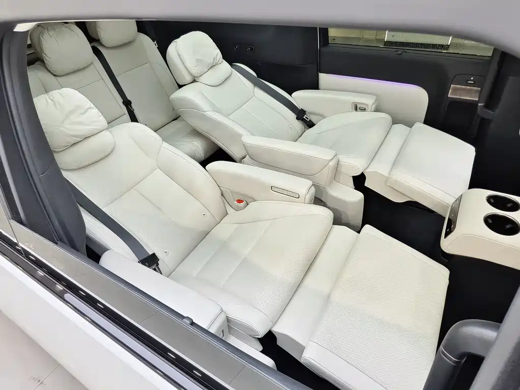 Li Auto MEGA 2025 Home