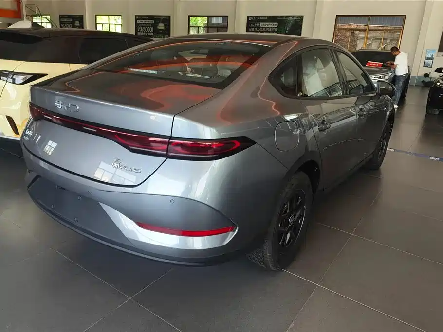 BYD Qin Plus PLUS 2025 DM-i Smart Drive 128KM