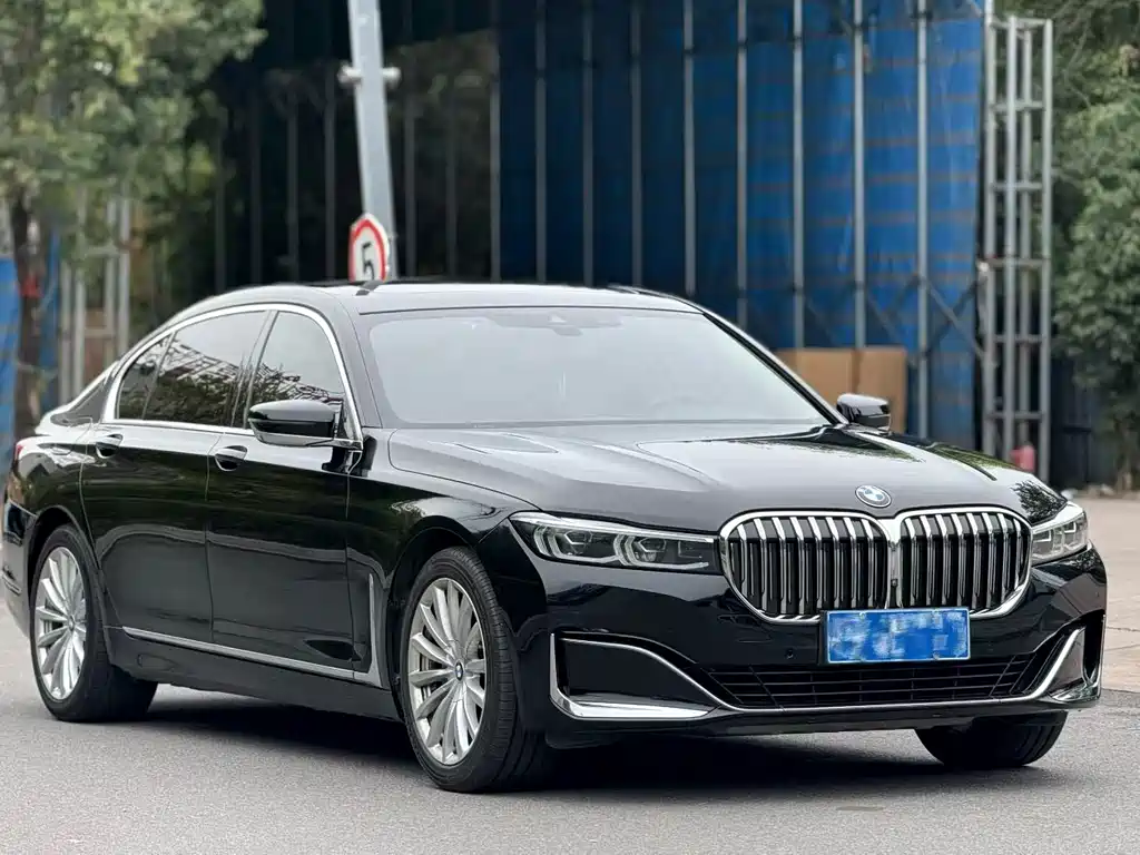 BMW 7 Series — миниатюра 3