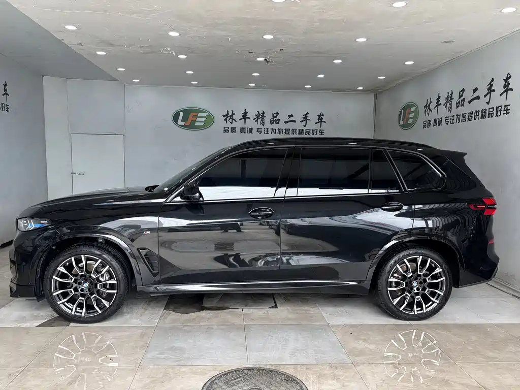 BMW X5 2025 xDrive 40Li M Sport