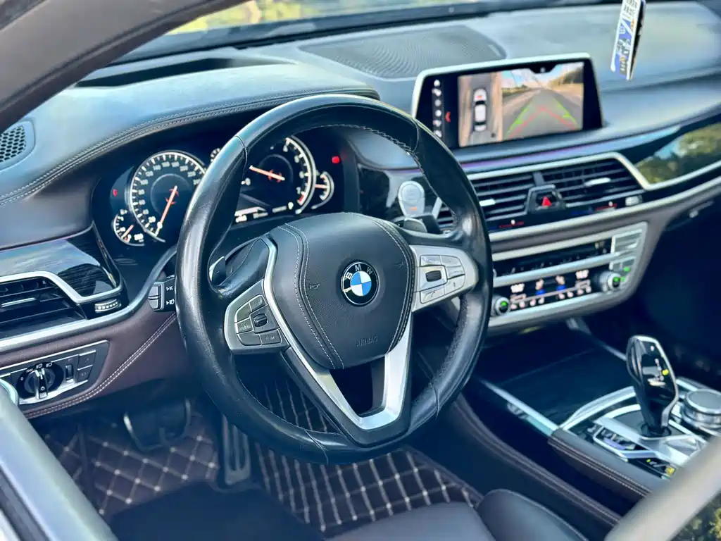 BMW 7 Series — миниатюра 5