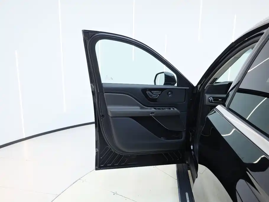Lincoln Aviator — миниатюра 8